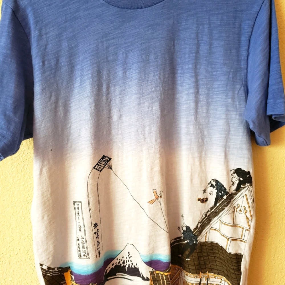 Hokusai blue x Uniqlo tee